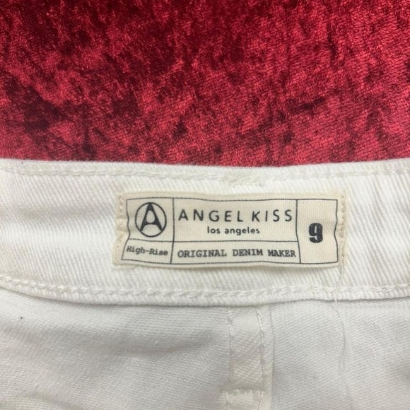 White Denim Shorts with Pearls - Picture 4 of 6